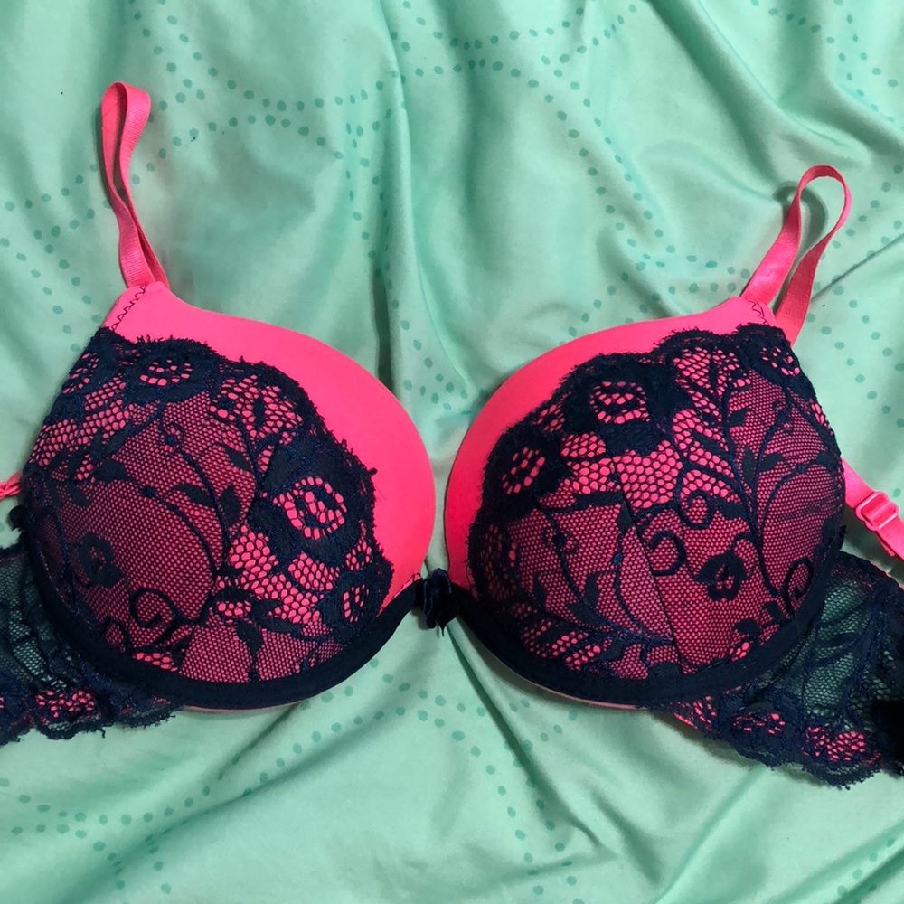 Lacy Victoria secret bra